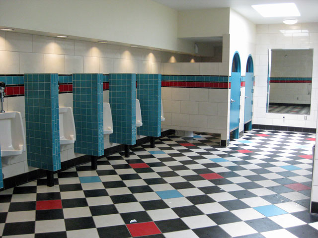 06-02-loos.jpg